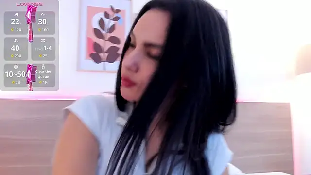 Snapshot of kareena_basu chatting on December 1, 6:35 pm kareena basu online show from December 1, 6:35 pm