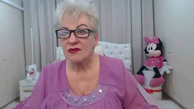 KayleSmoll online show from February 25, 7:45 pm