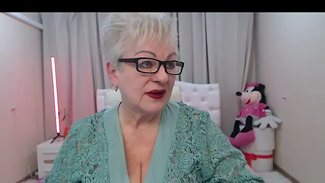 KayleSmoll online show from April 17, 6:55 pm