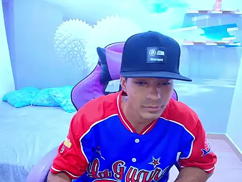 Aaron-00 online show from January 15, 9:51 pm