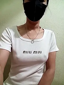 Snapshot of YunLem chatting on March 6, 8:08 am YunLem online show from March 6, 8:08 am