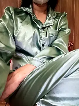 Snapshot of YunLem chatting on October 23, 12:59 pm YunLem online show from October 23, 12:59 pm