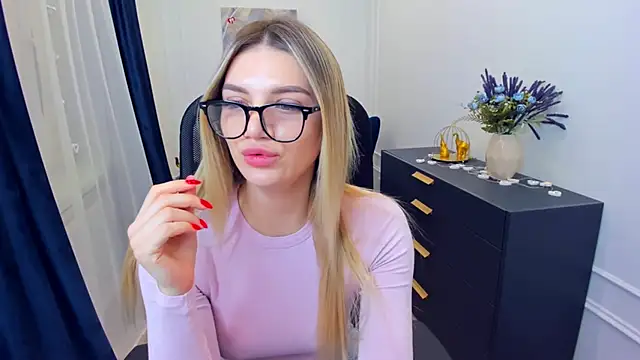 SelenaeMoore online show from February 17, 3:36 am