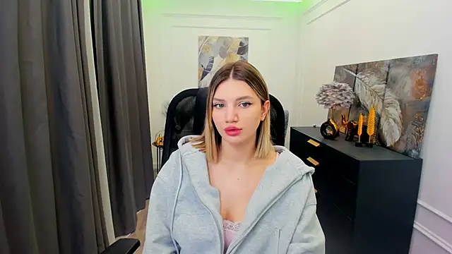 SelenaeMoore online show from April 5, 3:36 am