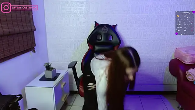 Snapshot of Layla_castilloo chatting on February 5, 8:14 pm Layla castilloo online show from February 5, 8:14 pm