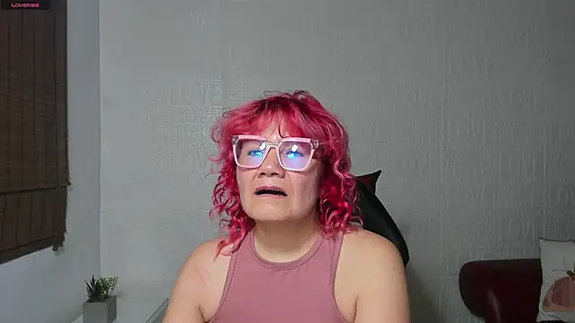 Snapshot of Layla_castilloo chatting on March 20, 8:08 pm Layla castilloo online show from March 20, 8:08 pm