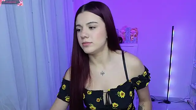Snapshot of Layla_castilloo chatting on June 25, 2:22 am Layla castilloo online show from June 25, 2:22 am