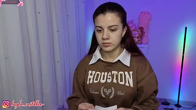 Snapshot of Layla_castilloo chatting on June 29, 11:27 pm Layla castilloo online show from June 29, 11:27 pm
