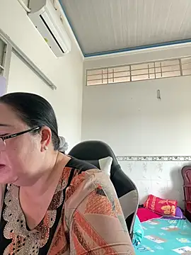 Snapshot of NDith chatting on March 15, 4:13 am NDith online show from March 15, 4:13 am