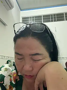 Snapshot of NDith chatting on March 15, 4:32 pm NDith online show from March 15, 4:32 pm