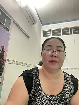 Snapshot of NDith chatting on March 16, 11:49 am NDith online show from March 16, 11:49 am