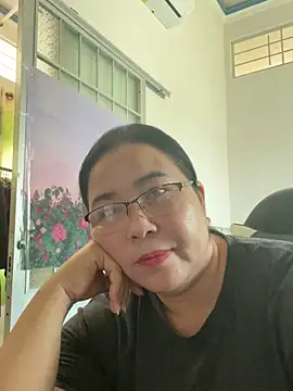 Snapshot of NDith chatting on March 17, 5:12 am NDith online show from March 17, 5:12 am