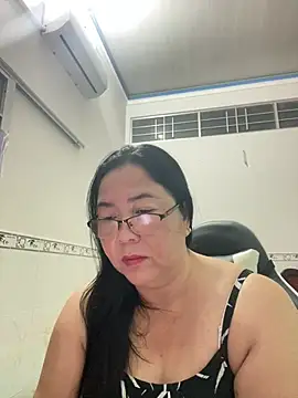 Snapshot of NDith chatting on March 17, 8:19 pm NDith online show from March 17, 8:19 pm