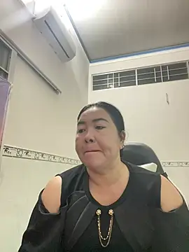 Snapshot of NDith chatting on March 18, 8:48 pm NDith online show from March 18, 8:48 pm