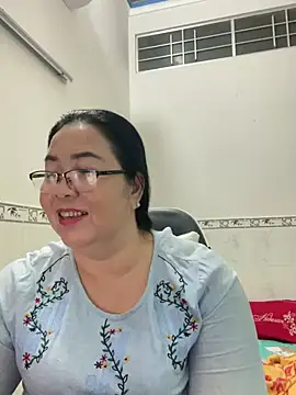 Snapshot of NDith chatting on March 21, 2:29 pm NDith online show from March 21, 2:29 pm