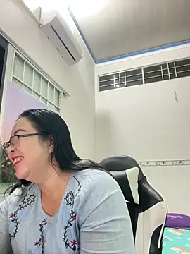 Snapshot of NDith chatting on March 21, 9:34 pm NDith online show from March 21, 9:34 pm