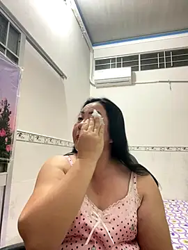 Snapshot of NDith chatting on September 10, 5:35 pm NDith online show from September 10, 5:35 pm