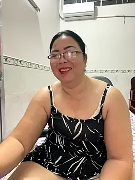 Snapshot of NDith chatting on September 15, 8:20 pm NDith online show from September 15, 8:20 pm