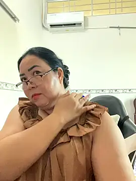 Snapshot of NDith chatting on September 16, 8:26 am NDith online show from September 16, 8:26 am