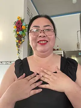 Snapshot of NDith chatting on October 1, 10:10 am NDith online show from October 1, 10:10 am