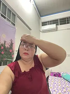 Snapshot of NDith chatting on October 2, 12:45 pm NDith online show from October 2, 12:45 pm