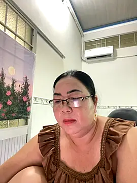 Snapshot of NDith chatting on October 4, 9:07 am NDith online show from October 4, 9:07 am