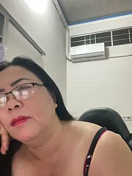 Snapshot of NDith chatting on October 4, 10:19 pm NDith online show from October 4, 10:19 pm