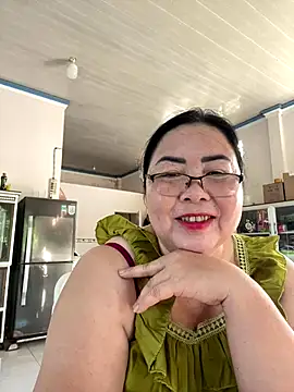 Snapshot of NDith chatting on October 12, 12:31 am NDith online show from October 12, 12:31 am