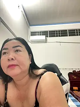 Snapshot of NDith chatting on October 14, 9:59 pm NDith online show from October 14, 9:59 pm