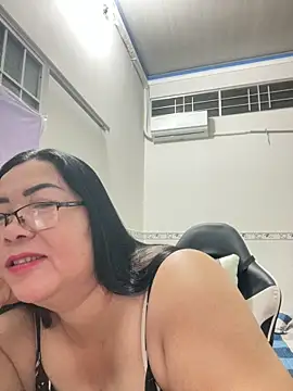 Snapshot of NDith chatting on October 15, 10:10 pm NDith online show from October 15, 10:10 pm