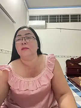 Snapshot of NDith chatting on October 18, 1:34 pm NDith online show from October 18, 1:34 pm