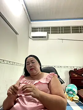 Snapshot of NDith chatting on October 20, 9:54 am NDith online show from October 20, 9:54 am