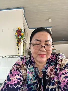 Snapshot of NDith chatting on October 25, 12:07 am NDith online show from October 25, 12:07 am