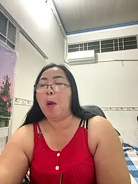 Snapshot of NDith chatting on October 29, 1:57 pm NDith online show from October 29, 1:57 pm