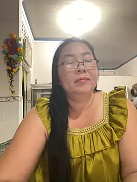 Snapshot of NDith chatting on November 3, 11:44 am NDith online show from November 3, 11:44 am