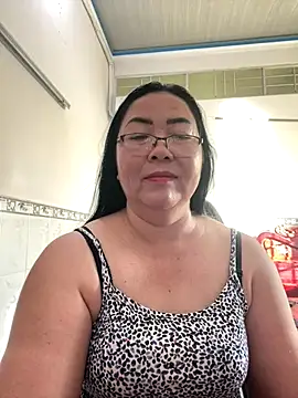 Snapshot of NDith chatting on November 3, 11:48 pm NDith online show from November 3, 11:48 pm