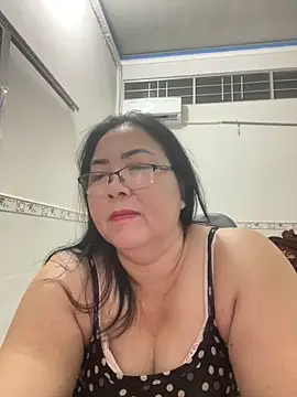 Snapshot of NDith chatting on November 7, 1:33 pm NDith online show from November 7, 1:33 pm