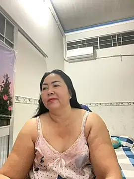 Snapshot of NDith chatting on November 8, 7:45 pm NDith online show from November 8, 7:45 pm