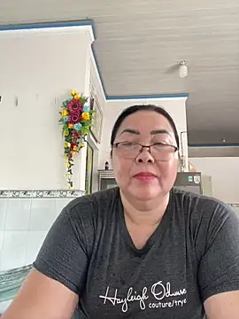 Snapshot of NDith chatting on November 11, 2:00 am NDith online show from November 11, 2:00 am