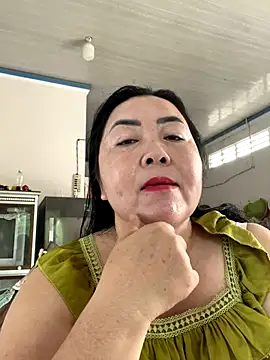 Snapshot of NDith chatting on November 12, 2:23 am NDith online show from November 12, 2:23 am