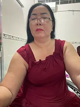 Snapshot of NDith chatting on November 12, 2:28 pm NDith online show from November 12, 2:28 pm