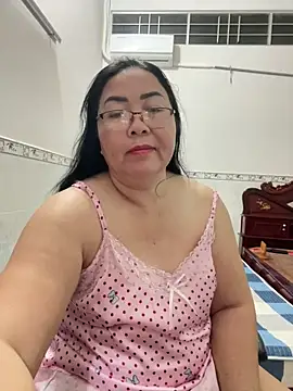 Snapshot of NDith chatting on November 13, 11:25 pm NDith online show from November 13, 11:25 pm