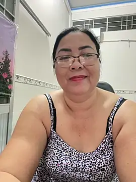 Snapshot of NDith chatting on November 14, 11:31 am NDith online show from November 14, 11:31 am