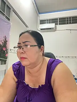 Snapshot of NDith chatting on November 15, 11:40 am NDith online show from November 15, 11:40 am