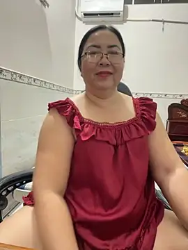 Snapshot of NDith chatting on November 16, 11:49 am NDith online show from November 16, 11:49 am