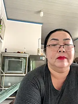 Snapshot of NDith chatting on November 21, 1:59 am NDith online show from November 21, 1:59 am