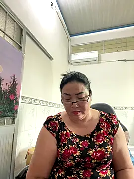 Snapshot of NDith chatting on November 22, 4:33 am NDith online show from November 22, 4:33 am