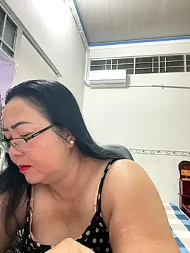 Snapshot of NDith chatting on November 22, 9:47 pm NDith online show from November 22, 9:47 pm