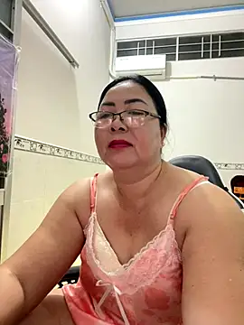 Snapshot of NDith chatting on November 23, 10:37 am NDith online show from November 23, 10:37 am