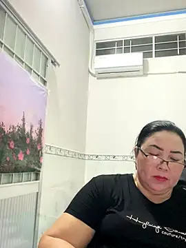 Snapshot of NDith chatting on November 24, 11:21 am NDith online show from November 24, 11:21 am